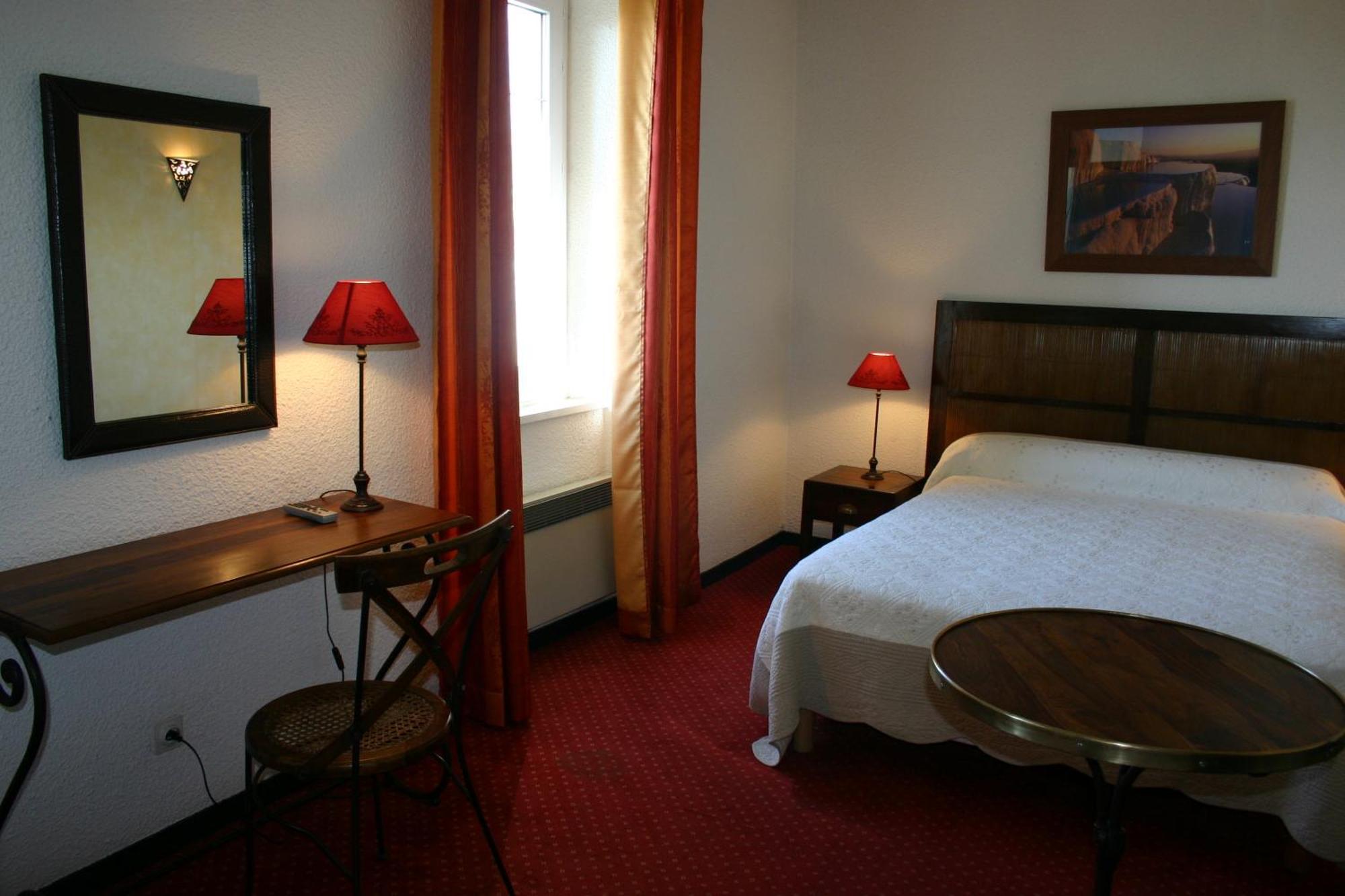 Le Ponant Hotel Pradelles Buitenkant foto