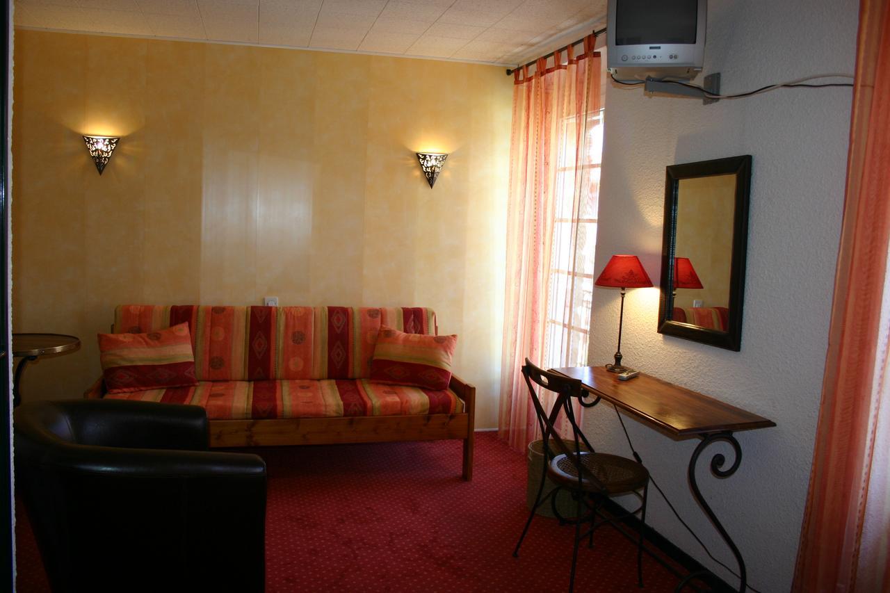 Le Ponant Hotel Pradelles Buitenkant foto