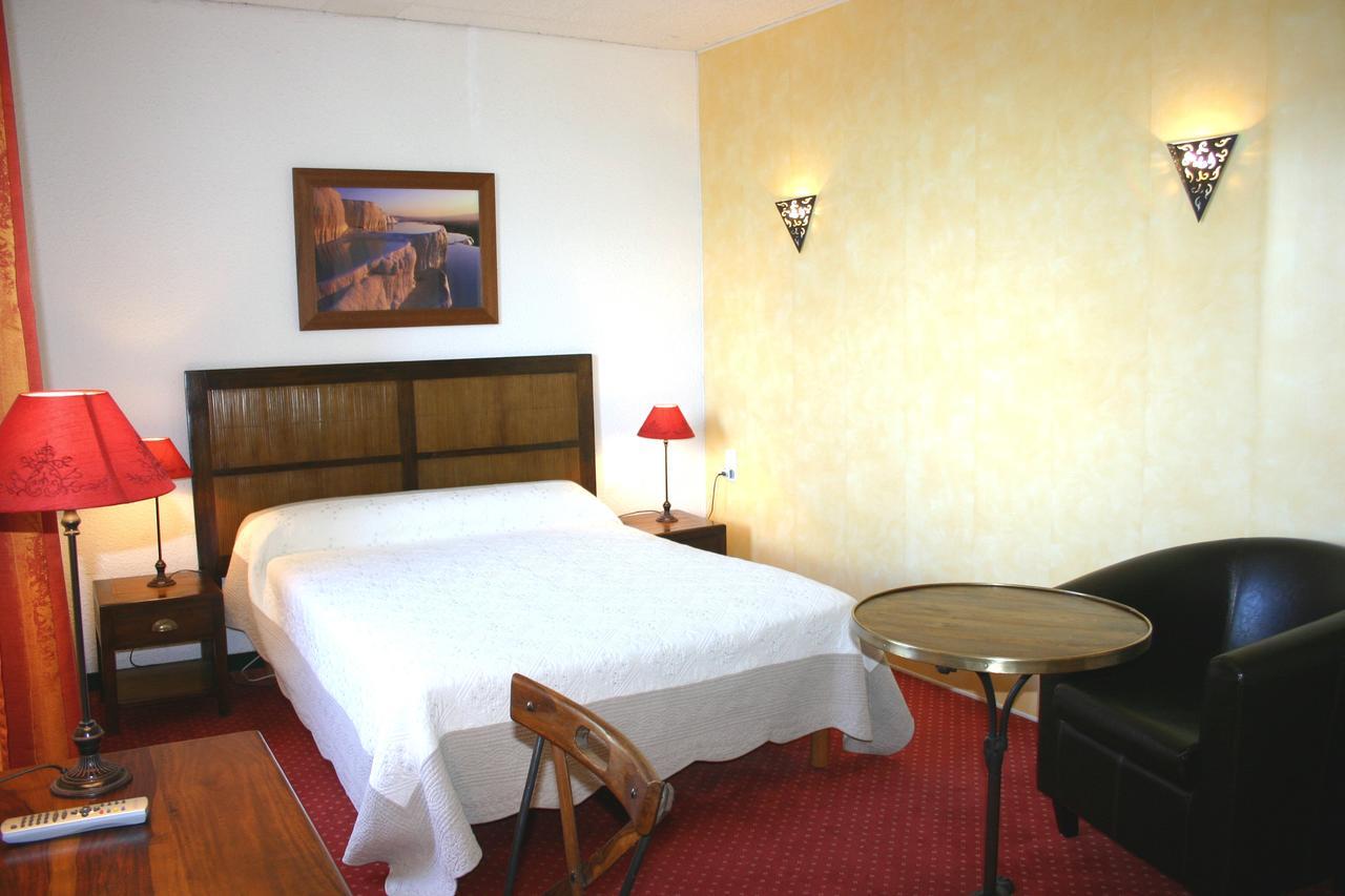 Le Ponant Hotel Pradelles Buitenkant foto