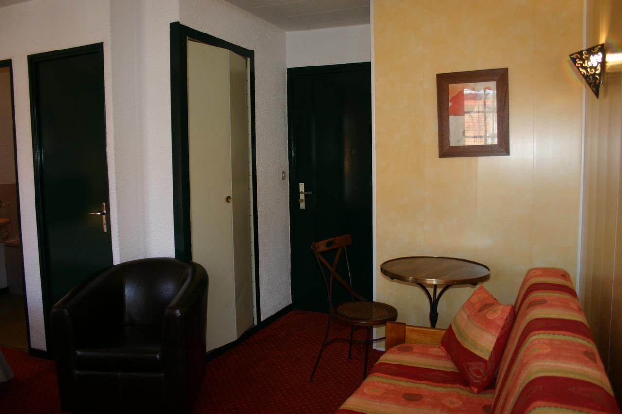 Le Ponant Hotel Pradelles Buitenkant foto