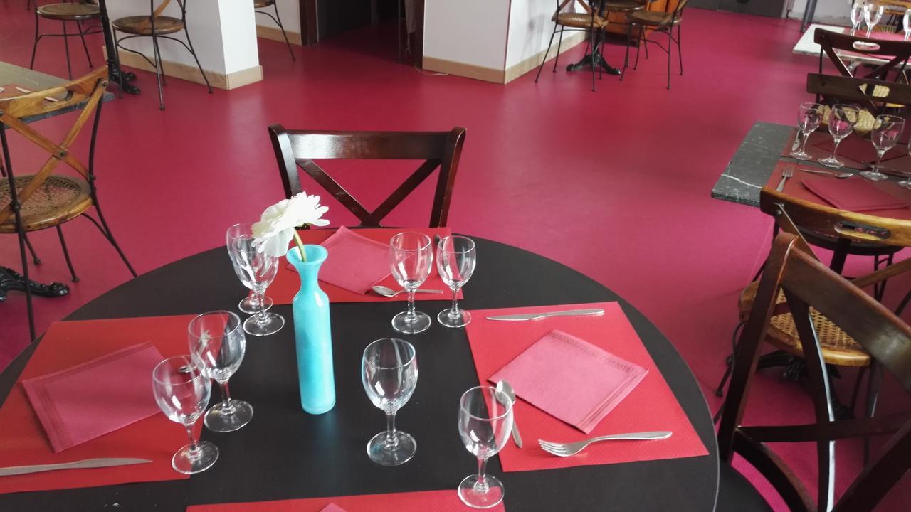 Le Ponant Hotel Pradelles Buitenkant foto