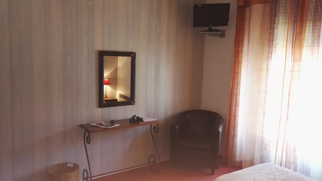 Le Ponant Hotel Pradelles Buitenkant foto